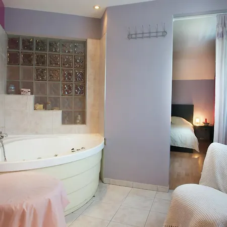 House In Moulin Du Ruy With Forest Views בית נופש *